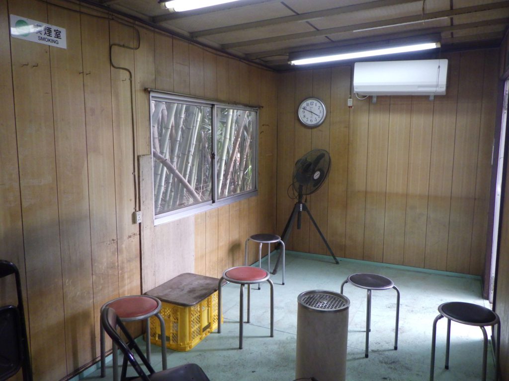 喫煙室＆休憩室を整備して、快適な職場へ！