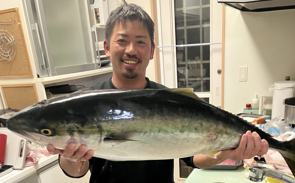 驚きの大漁！大物ブリをみんなで堪能